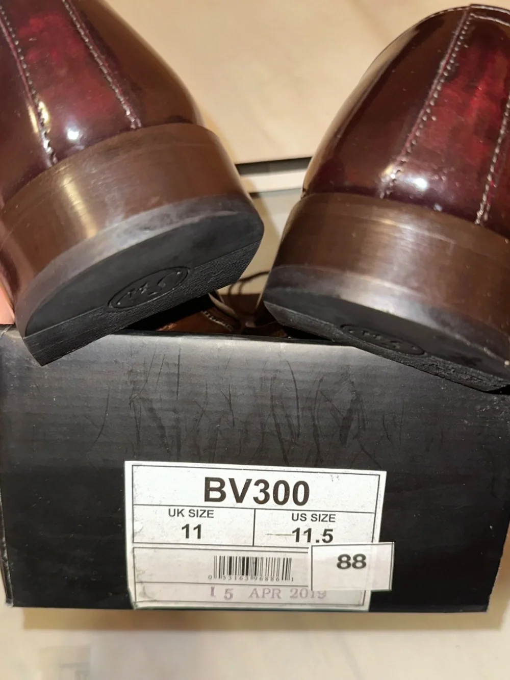 Samuel Windsor, 11 burgundy